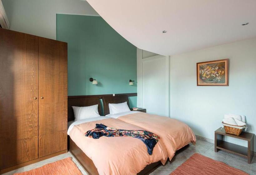 חדר סטנדרט לארבעה, Dimosthenis Traditional Guesthouse