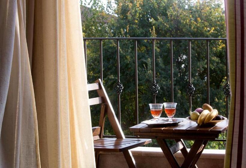 חדר סטנדרט לארבעה, Dimosthenis Traditional Guesthouse