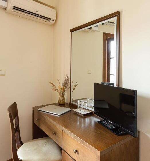 חדר סטנדרט לשלושה, Dimosthenis Traditional Guesthouse