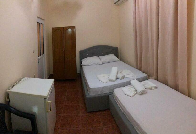 Habitació Triple Estàndard, Gjika