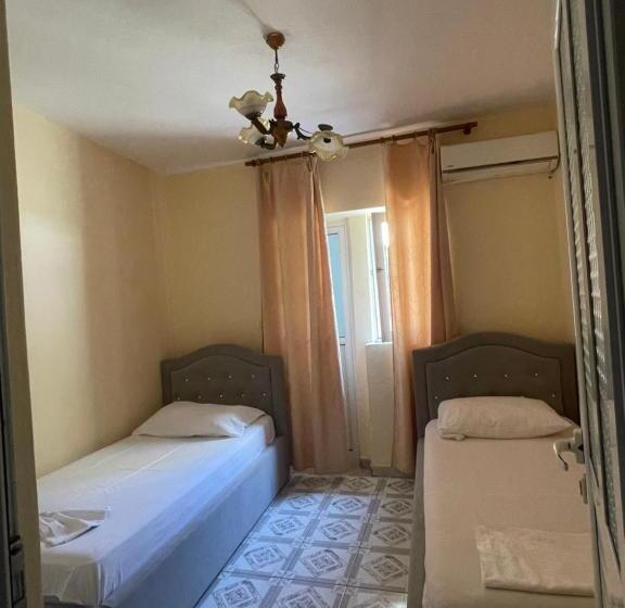 Habitació Estàndard, Gjika