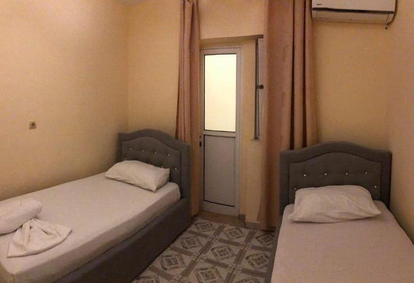 Habitació Estàndard, Gjika