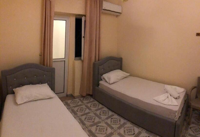 Habitació Estàndard, Gjika