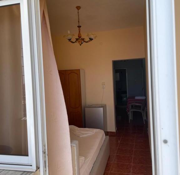 Habitació Quàdruple Estàndard Vista Mar, Gjika