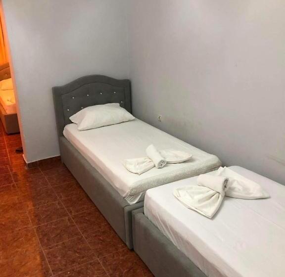 Habitació Quàdruple Estàndard Vista Mar, Gjika