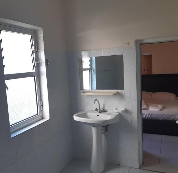 Habitació Quàdruple Estàndard, Gjika