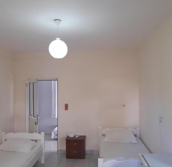 Habitació Quàdruple Estàndard, Gjika