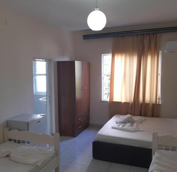 Habitació Quàdruple Estàndard, Gjika