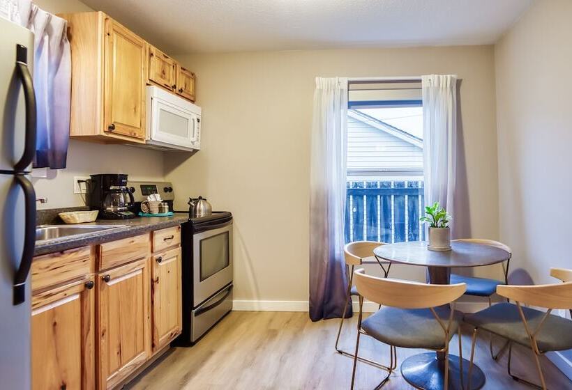 جناح, Inn At Haystack Rock