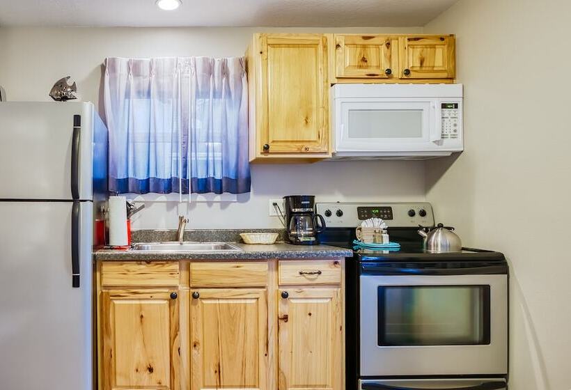 جناح, Inn At Haystack Rock