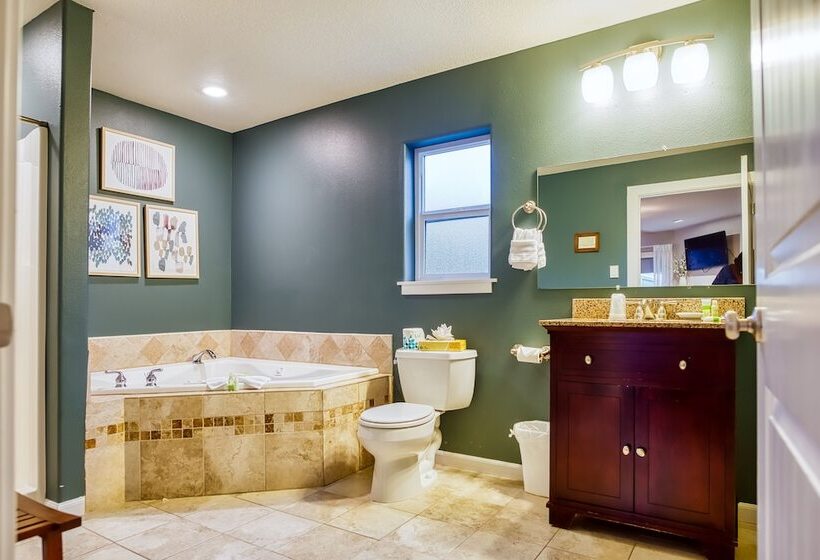 جناح, Inn At Haystack Rock