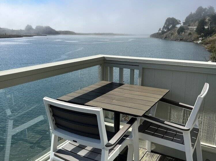 스탠다드 스튜디오, Jenner Inn