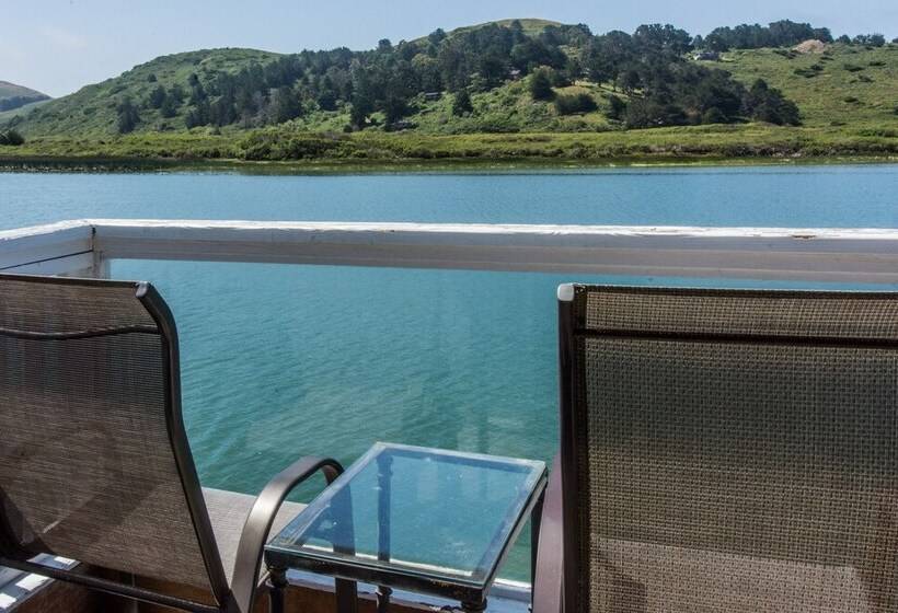 스탠다드 스튜디오, Jenner Inn