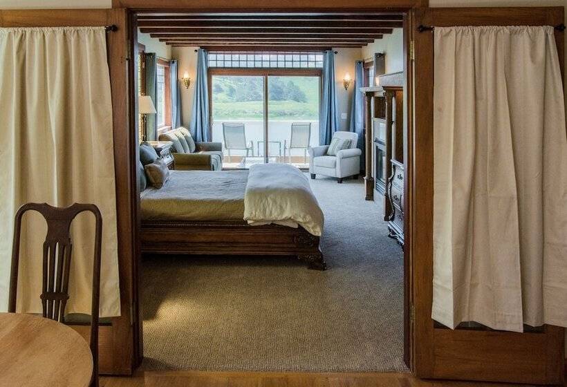 스탠다드 스튜디오, Jenner Inn