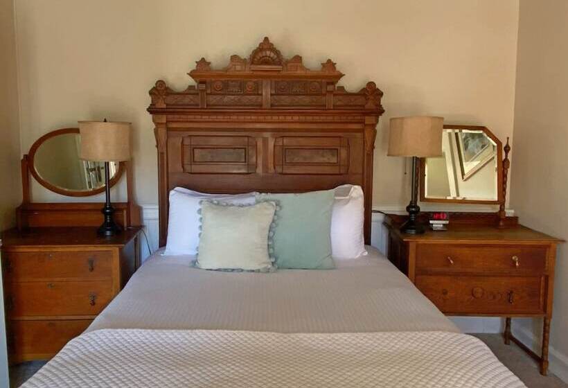 오두막, Jenner Inn