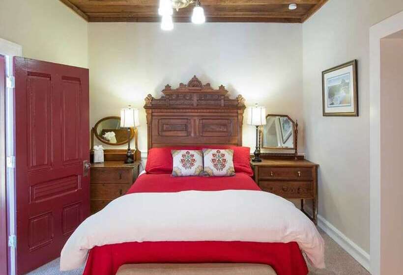 오두막, Jenner Inn