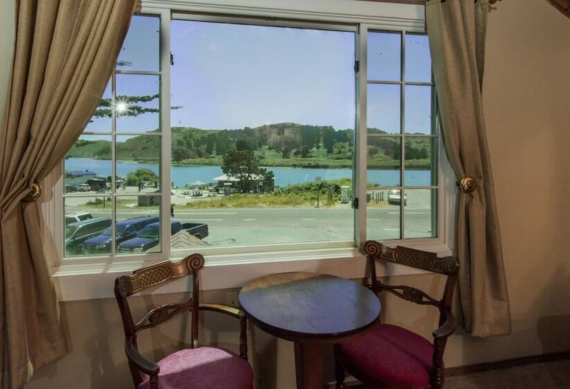 스탠다드 스튜디오, Jenner Inn