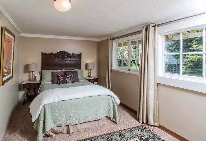 Standard-studio, Jenner Inn