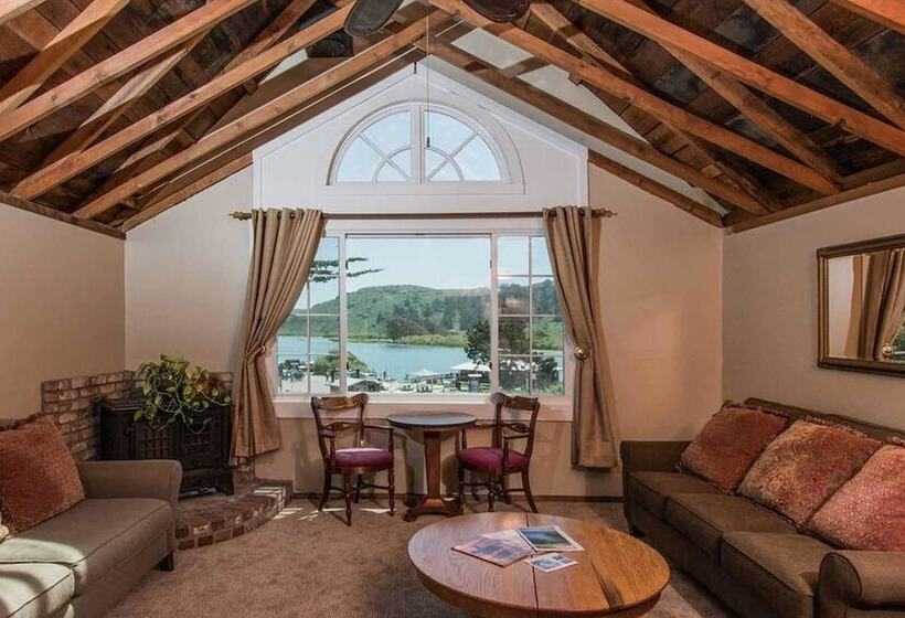 스탠다드 스튜디오, Jenner Inn