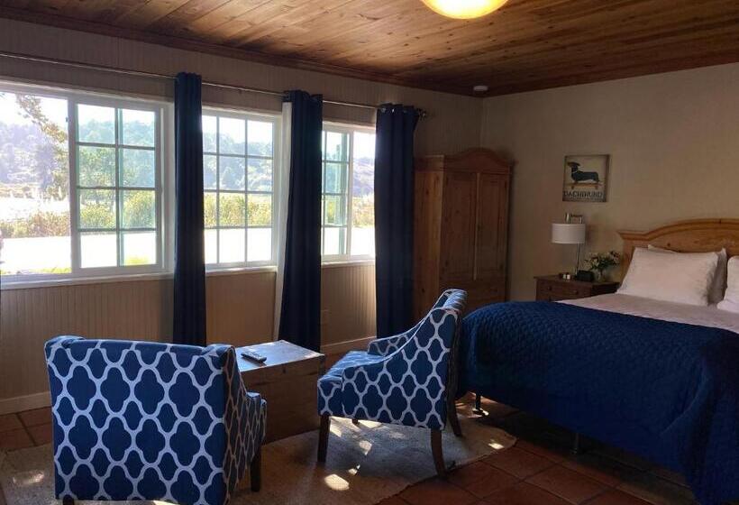 스탠다드 스튜디오, Jenner Inn