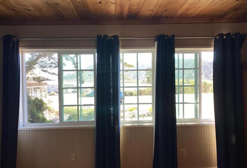 스탠다드 스튜디오, Jenner Inn