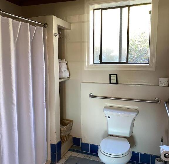 스탠다드 스튜디오, Jenner Inn