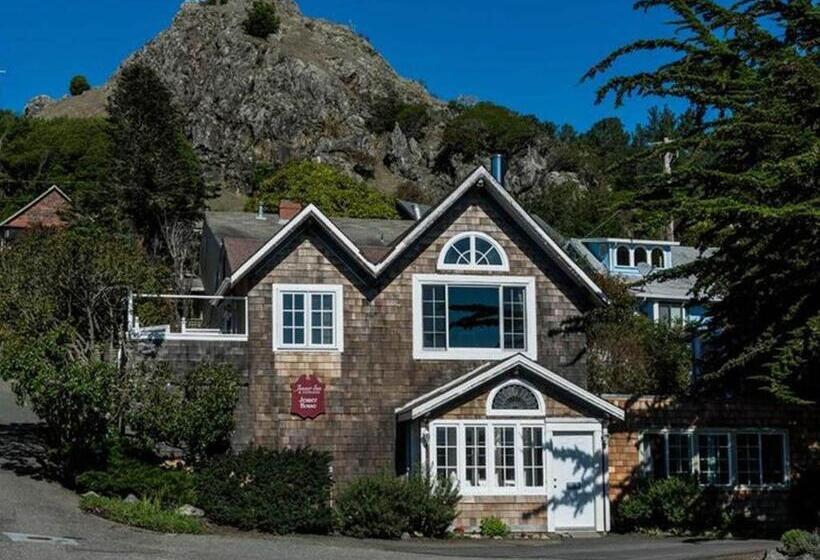 스탠다드 스튜디오, Jenner Inn