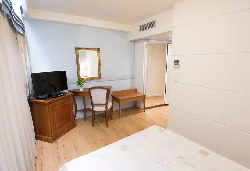 Chambre Standard Individuelle, Poseidon Palace