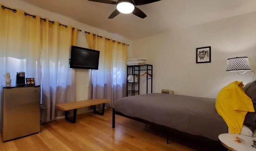 经济房, The Mammoth Inn