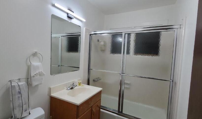 标准间, The Mammoth Inn