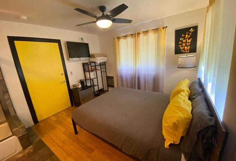 经济房, The Mammoth Inn