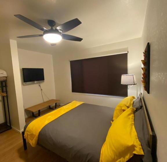 标准间, The Mammoth Inn