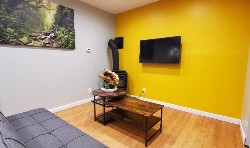 家庭套房, The Mammoth Inn