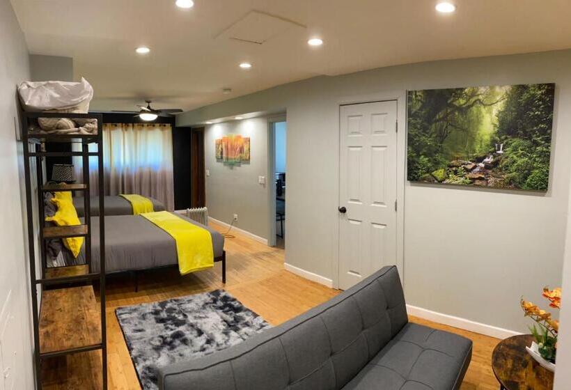 家庭套房, The Mammoth Inn