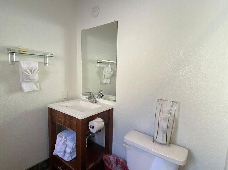 标准间, The Mammoth Inn