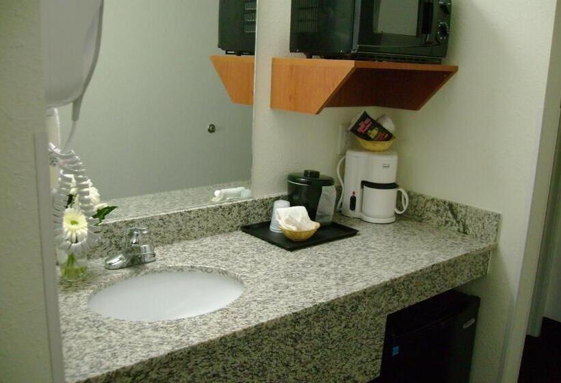 غرفة قياسية سرير كينج, Travelodge By Wyndham Dunsmuir