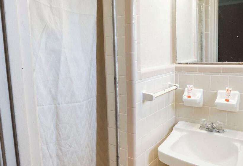 חדר סטנדרט, OYO Hotel Opp AL, Floral Hwy