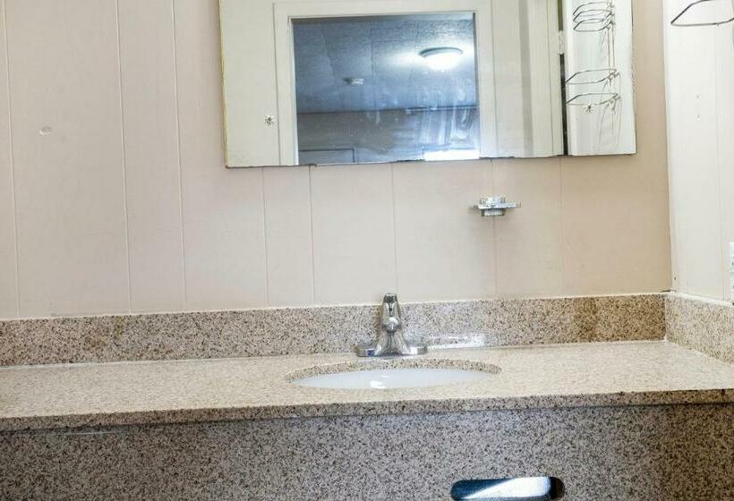 חדר סטנדרט שתי מיטות זוגיות, OYO Hotel Opp AL, Floral Hwy