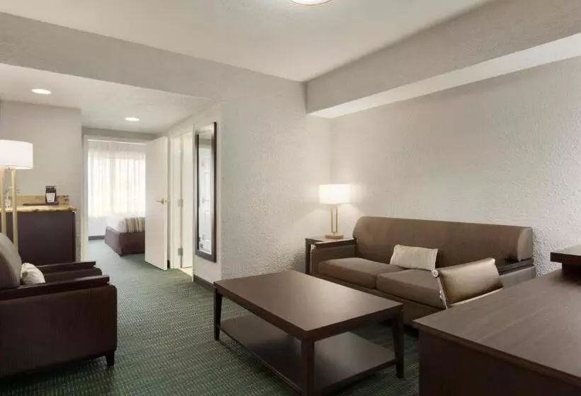 キングサイズベッドのスイートルーム, Surestay Plus Hotel By Best Western Vero Beach