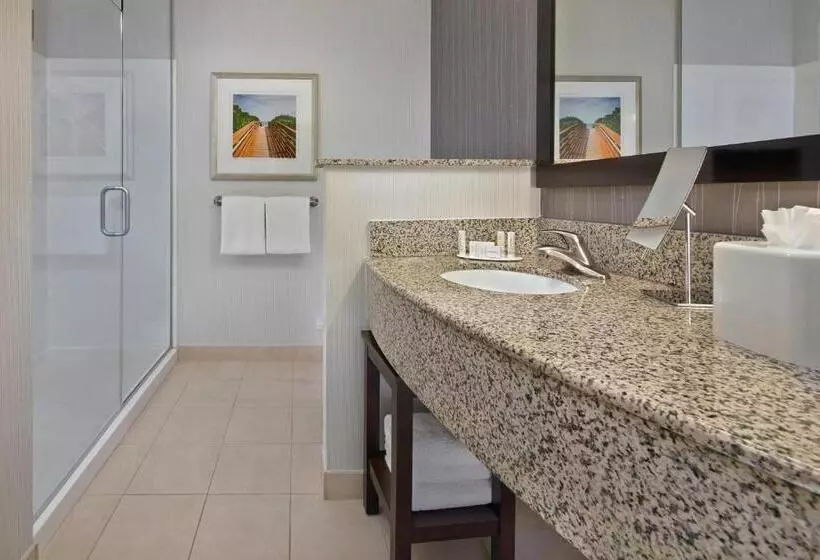 バルコニー付きスタンダードルーム, Courtyard By Marriott Stuart