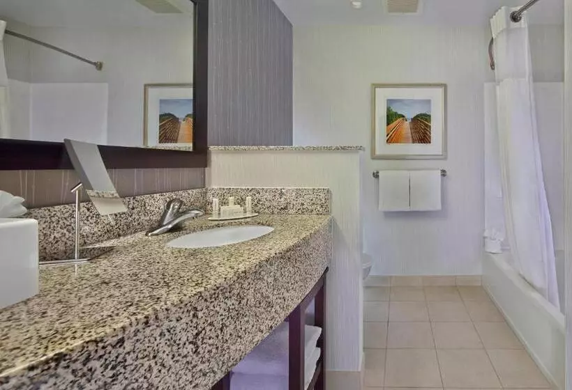 バルコニー付きスタンダードルーム, Courtyard By Marriott Stuart
