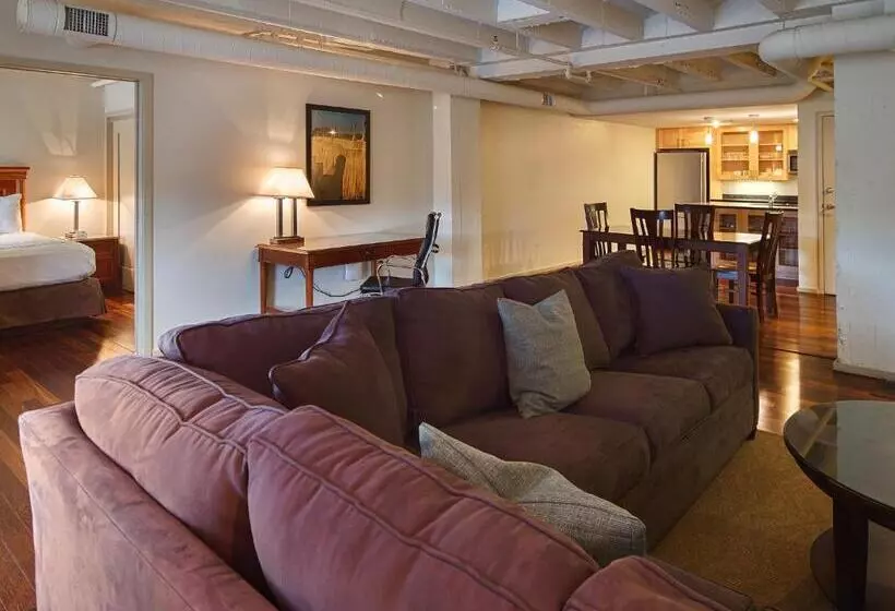 スイート, Grand Eastonian Hotel & Suites Easton
