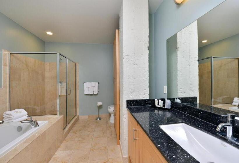 Люкс, Grand Eastonian Hotel & Suites Easton