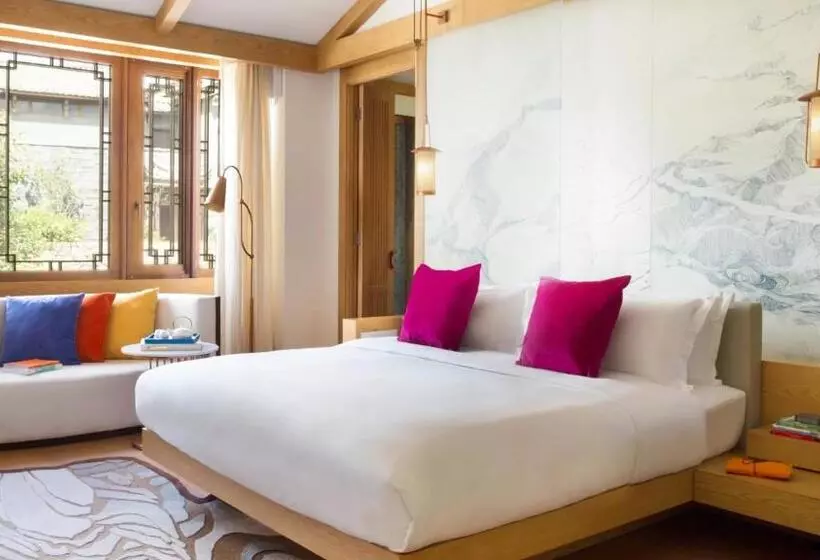 キングサイズベッドのスイートルーム, Indigo Lijiang Ancient Town, An Ihg