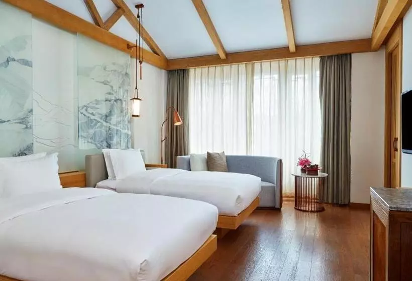 キングサイズベッドのスタンダードルーム, Indigo Lijiang Ancient Town, An Ihg