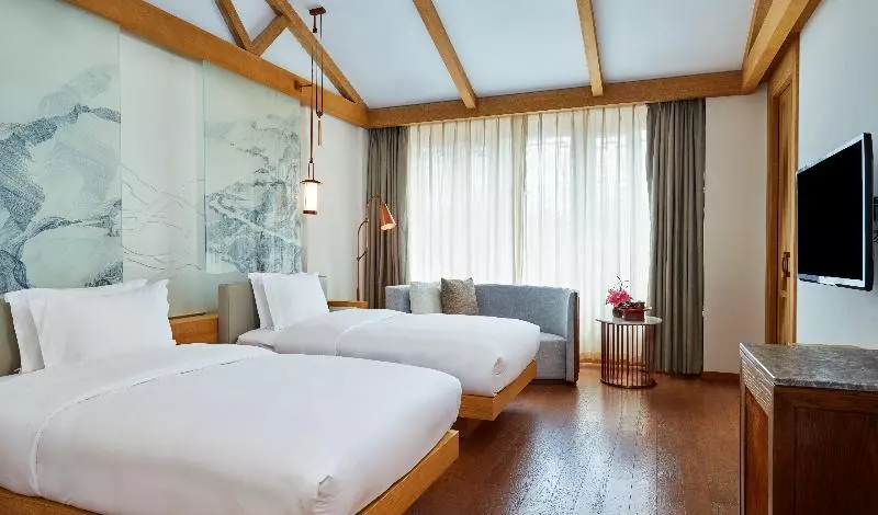 キングサイズベッドのスタンダードルーム, Indigo Lijiang Ancient Town, An Ihg