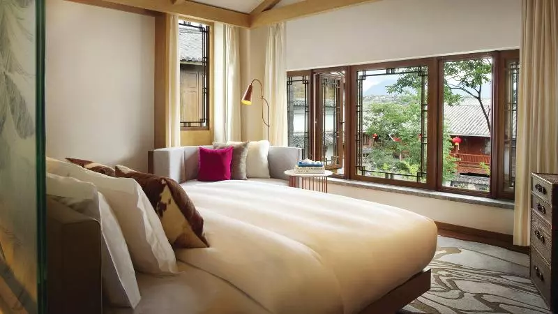キングサイズベッドのスタンダードルーム, Indigo Lijiang Ancient Town, An Ihg