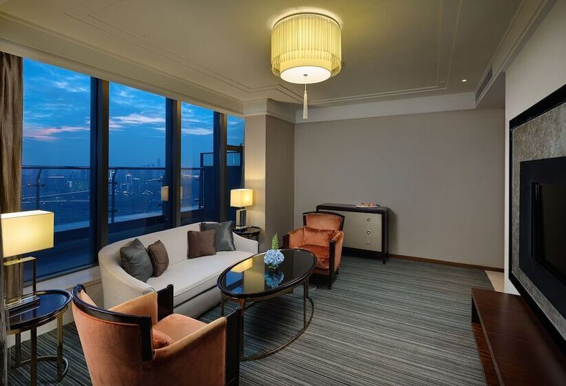 سوییت اجرایی, Radisson Blu Plaza Chongqing