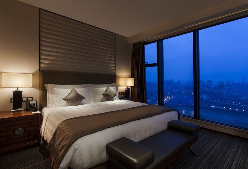 سوییت اجرایی, Radisson Blu Plaza Chongqing