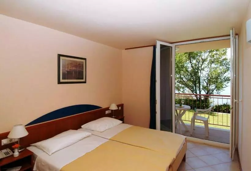 اتاق استاندارد با بالکن, Tourist Settlement Brzet